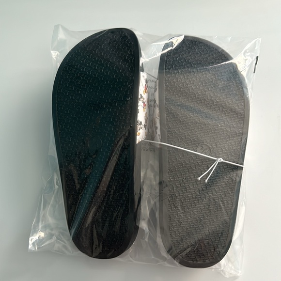 NEW Mickey Mouse 2/3 kids Sandals - Picture 2 of 2